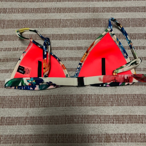 | Triangl | swim top. Size M. - Picture 2 of 3